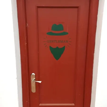 Vivian's Hostel *
