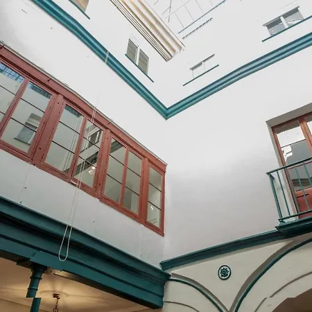 Vivian's Hostel *
